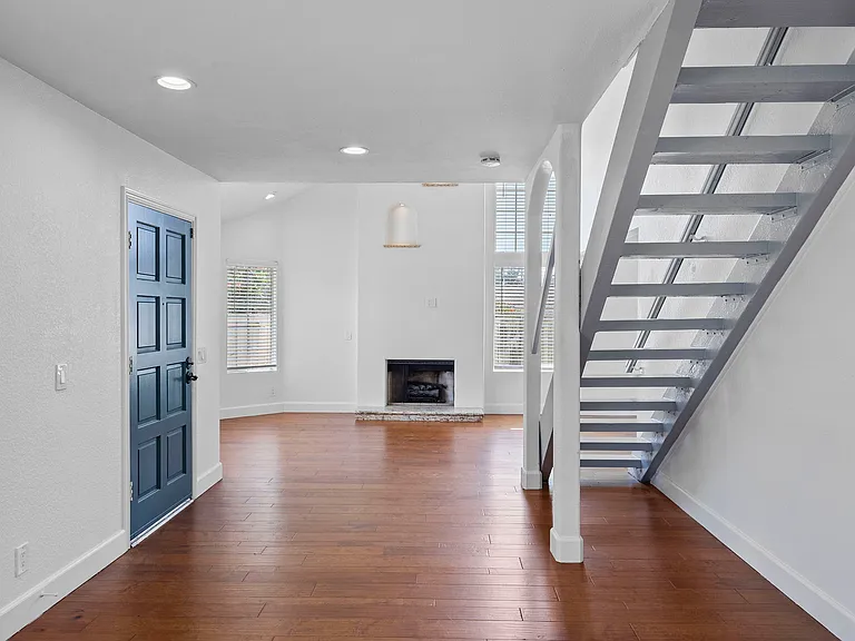 42109 Roanoake St — Photo 9