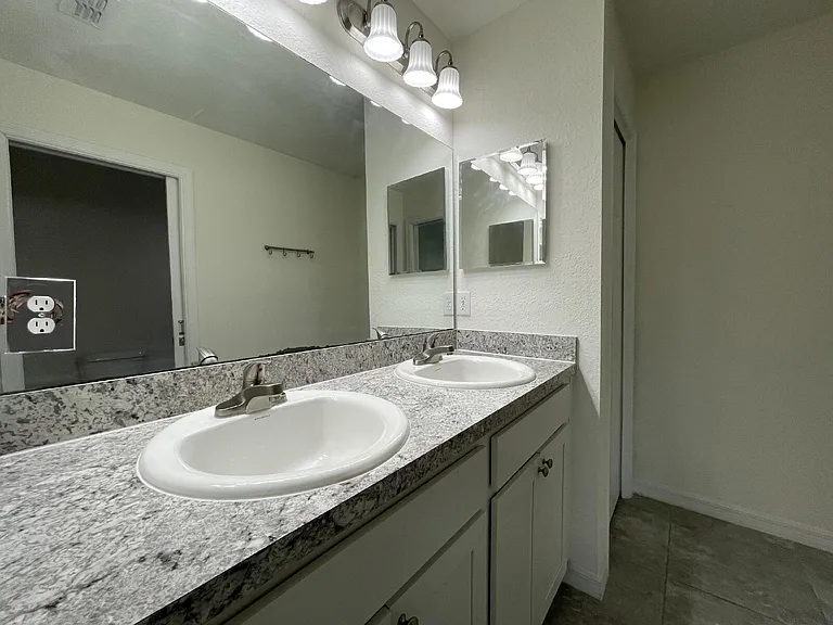 16958 SW 20th Court Rd — Photo 22