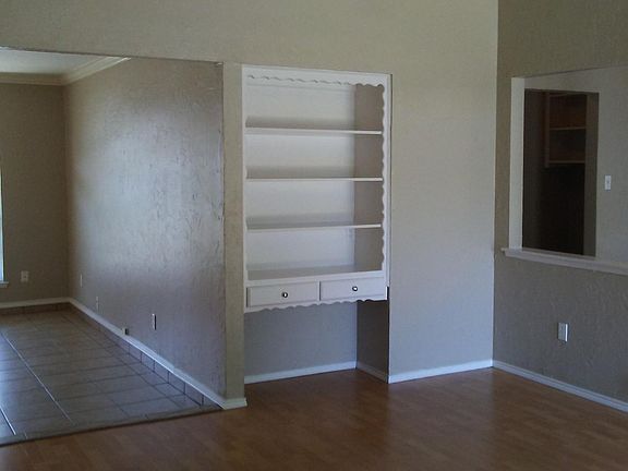 5th image of 1303 Natches Dr