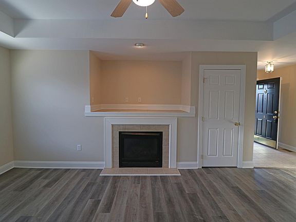 5th image of 1799 Chateau Pl APT A