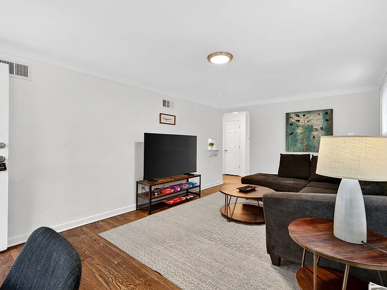 9009 Gedde Ave — Photo 8