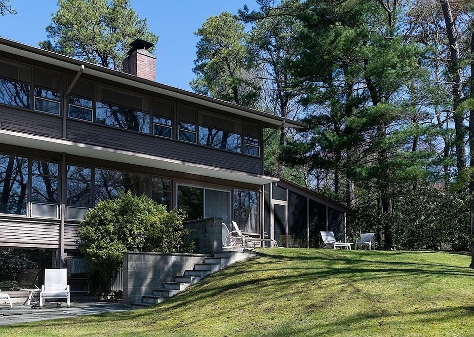 1st image of 24 Barberry Rd