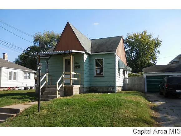 318 Charles St photo 1