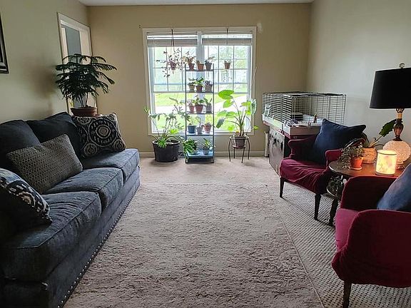 3rd image of 419 Bradley Ln