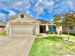 310 Silverado Trl, Victoria, TX 77901