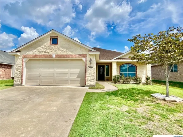 310 Silverado Trl, Victoria, TX 77901