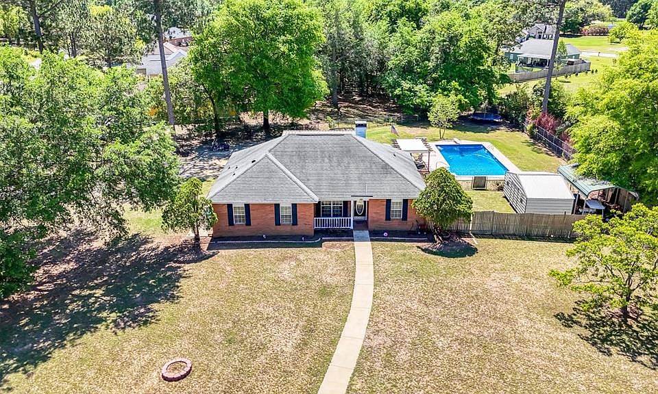 1st image of 128 Pine Lakes Dr