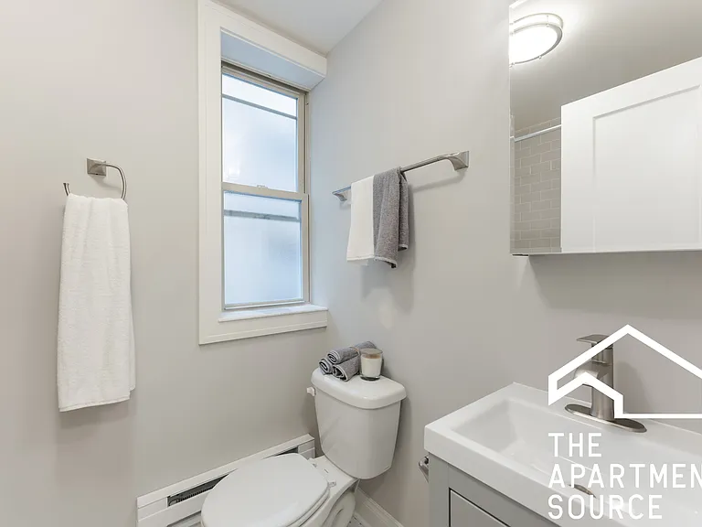 640 W Wrightwood Ave #208 — Photo 6