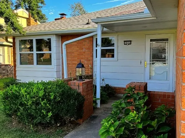 1012 W Linden St, Rogers, AR 72756