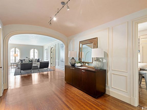 4th image of 2151 Pacific Ave #2