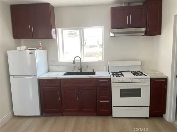 672 E 115th St, Los Angeles, CA 90059