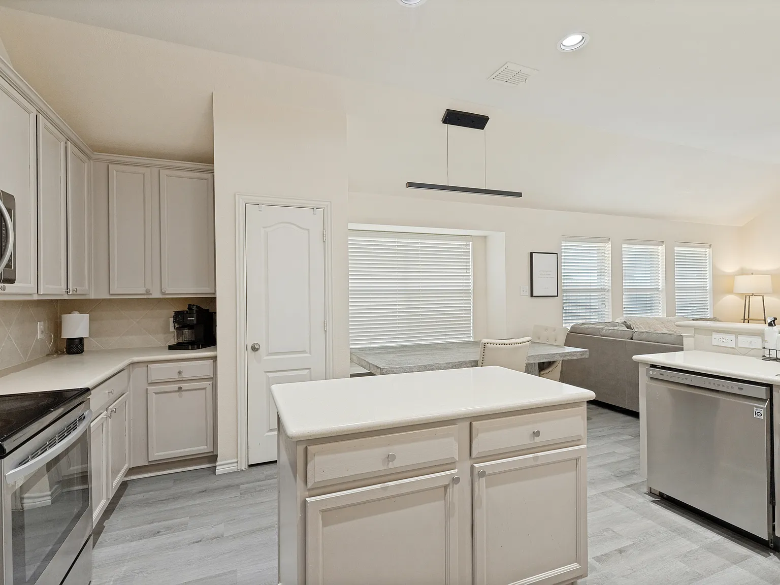 3 bed, 1825 sqft, $2,350 — Photo 4