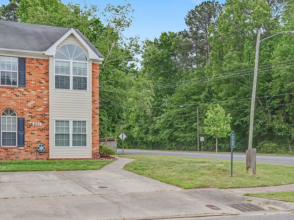 1st image of 601 Huntly Dr #1