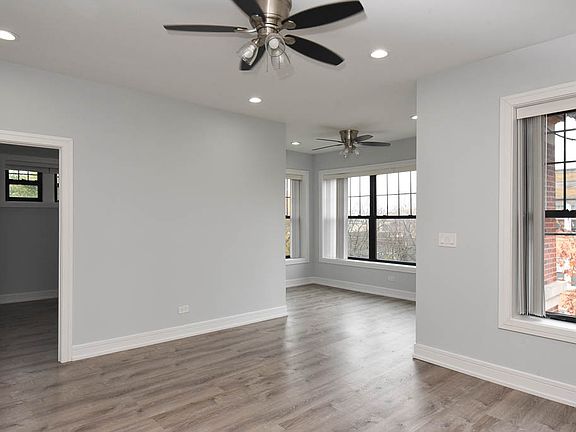 3rd image of 1066 W Glenlake Ave Unit 4