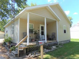 905 E 3rd St, Pana, IL 62557