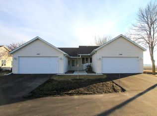 1087 Prairie View Dr SW, Hutchinson, MN 55350