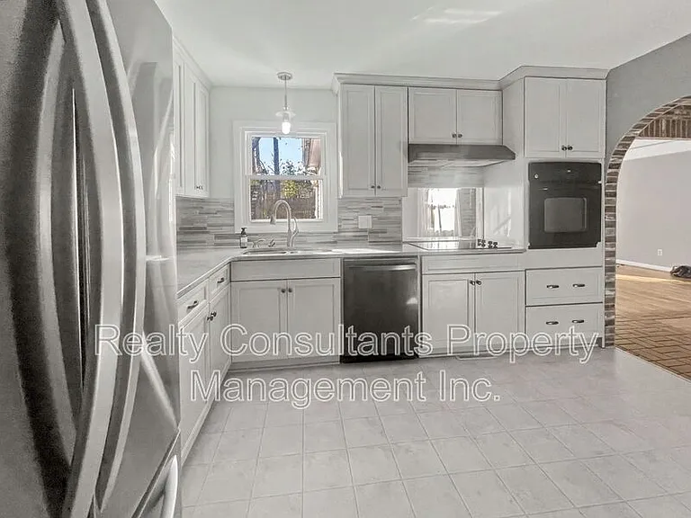 3222 S Elm Eugene St — Photo 3