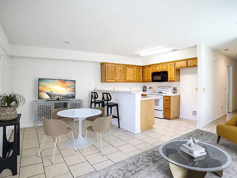 1728 S. Waco Street — Photo 18