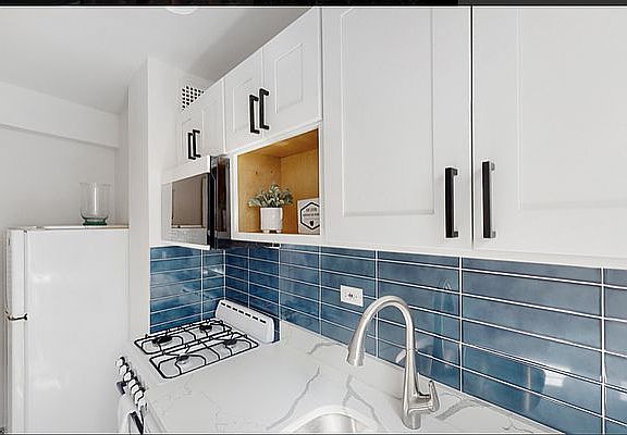 4th image of 210 E 47th St #3Y