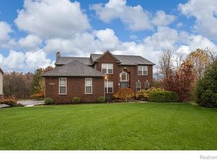 13052 Gorget Dr, South Lyon, MI 48178