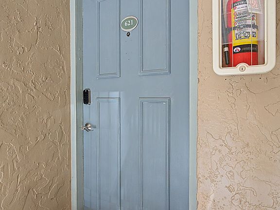 5th image of 7210 N Manhattan Ave APT 621