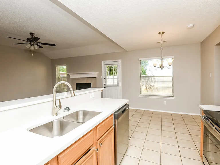 1706 Tonya May Ln — Photo 10