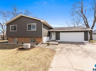 6601 W Westview Rd, Sioux Falls, SD 57107