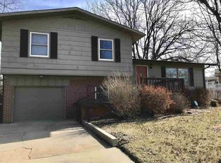 1816 Country Club Rd, El Dorado, KS 67042