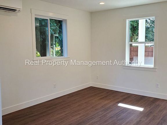 3rd image of 210 Lexington Ave Unit B