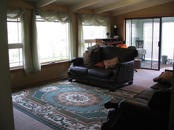 vaulted ceilings living rm