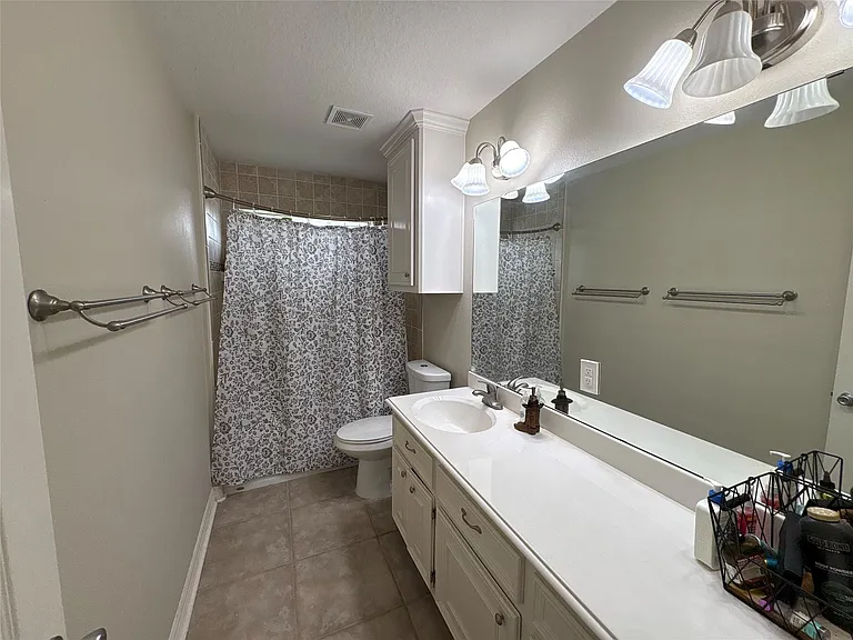 308 Williamsburg Ave — Photo 23