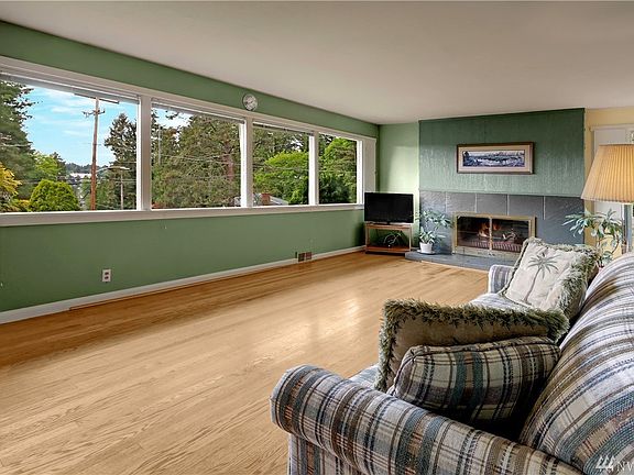 5th image of 10762 Alton Ave NE