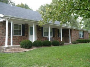 9825 Roundhill Dr, Saint Louis, MO