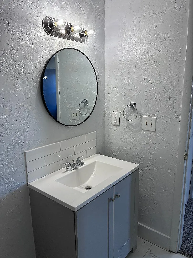 Studio, $650 — Photo 2