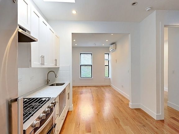 5th image of 263 Rogers Ave #2R