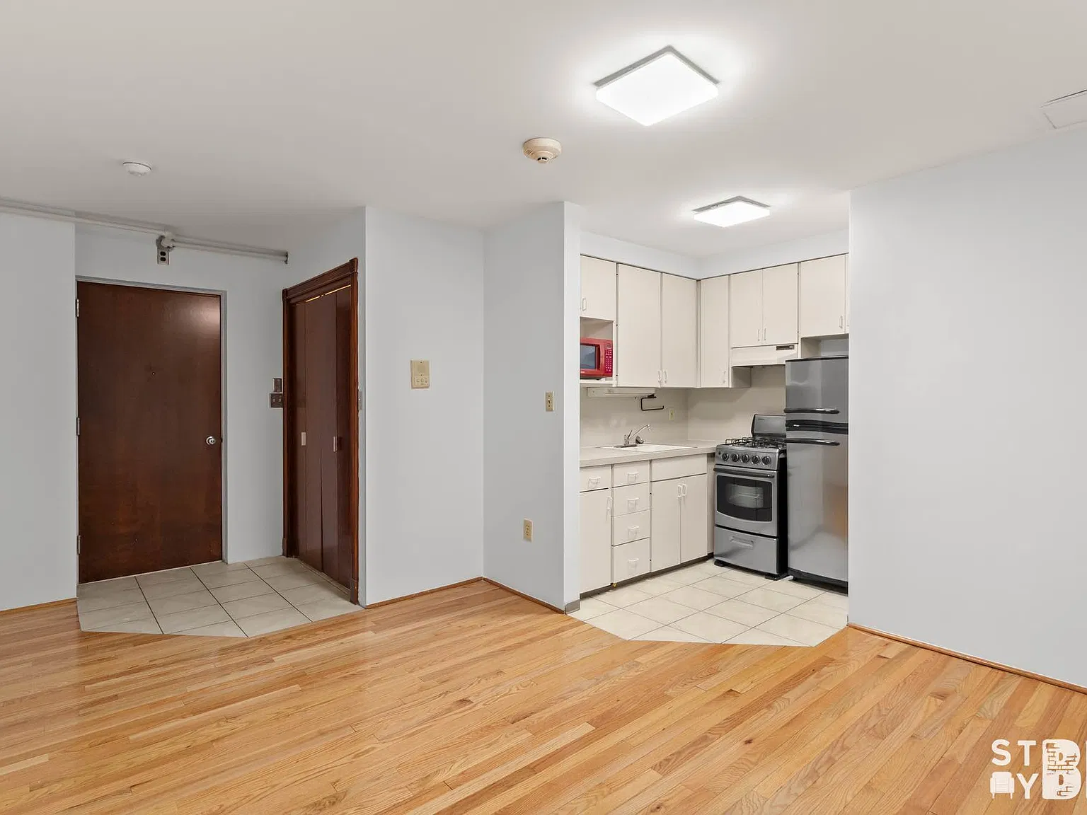 8 Clark Street — Photo 1