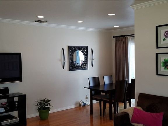 3rd image of 2913 N Buena Vista St