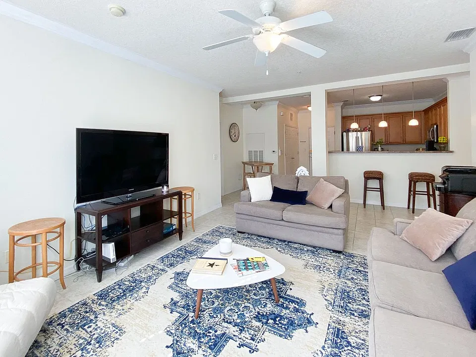 1185 SW 9th Rd #206