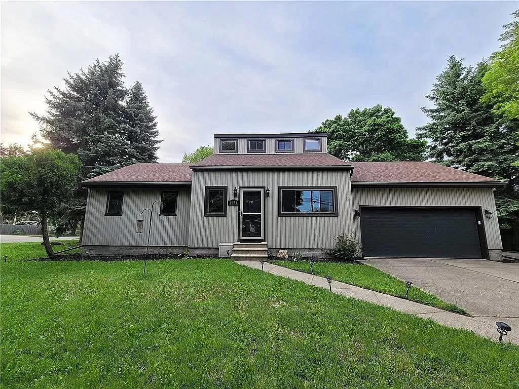 3 bed, 1256 sqft, $1,950 — Photo 1