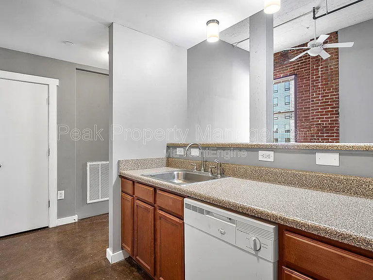 1510 W Broad St — Photo 45