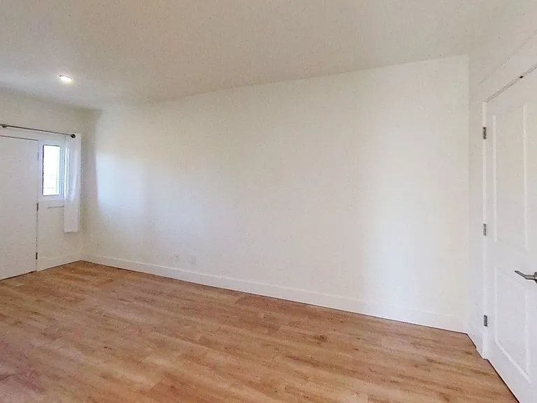 561 N Center St — Photo 17