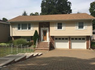 16 Lincoln St, Roseland, NJ 07068