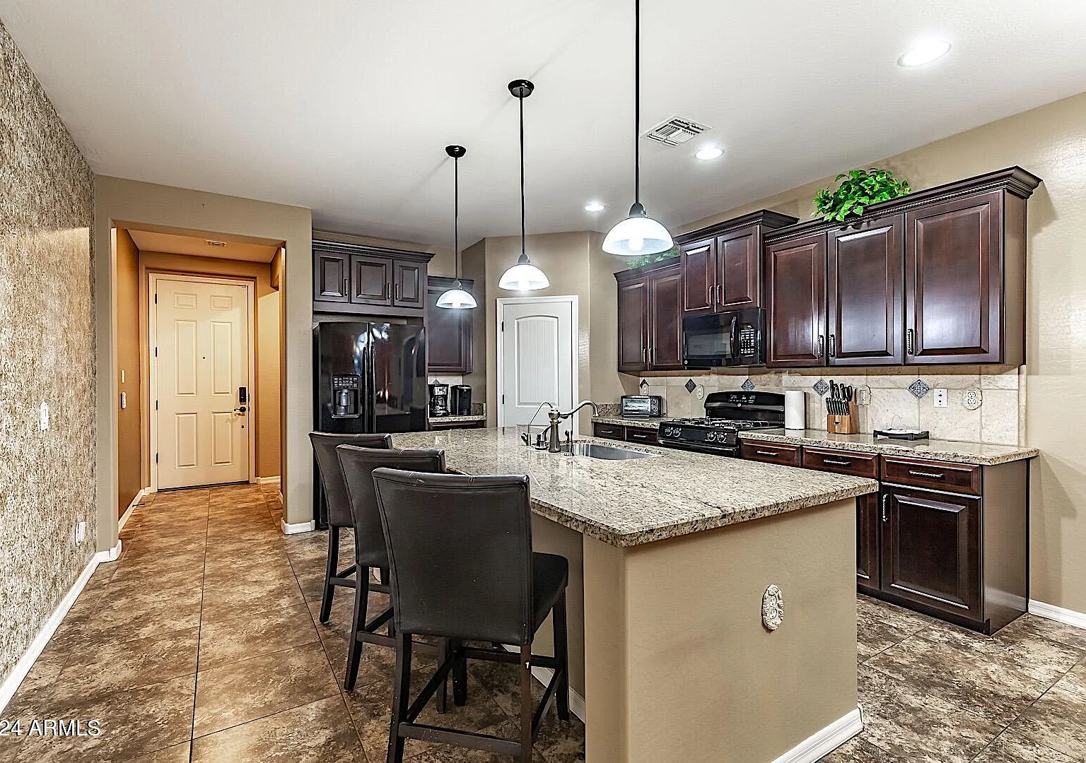3 bed, 2.5 bath, 1975 sqft, $2,800 — Photo 2