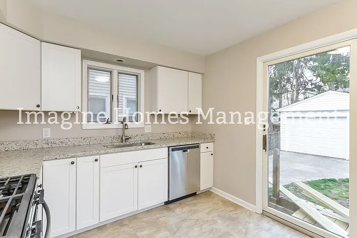 1525 Westwood Ave — Photo 5