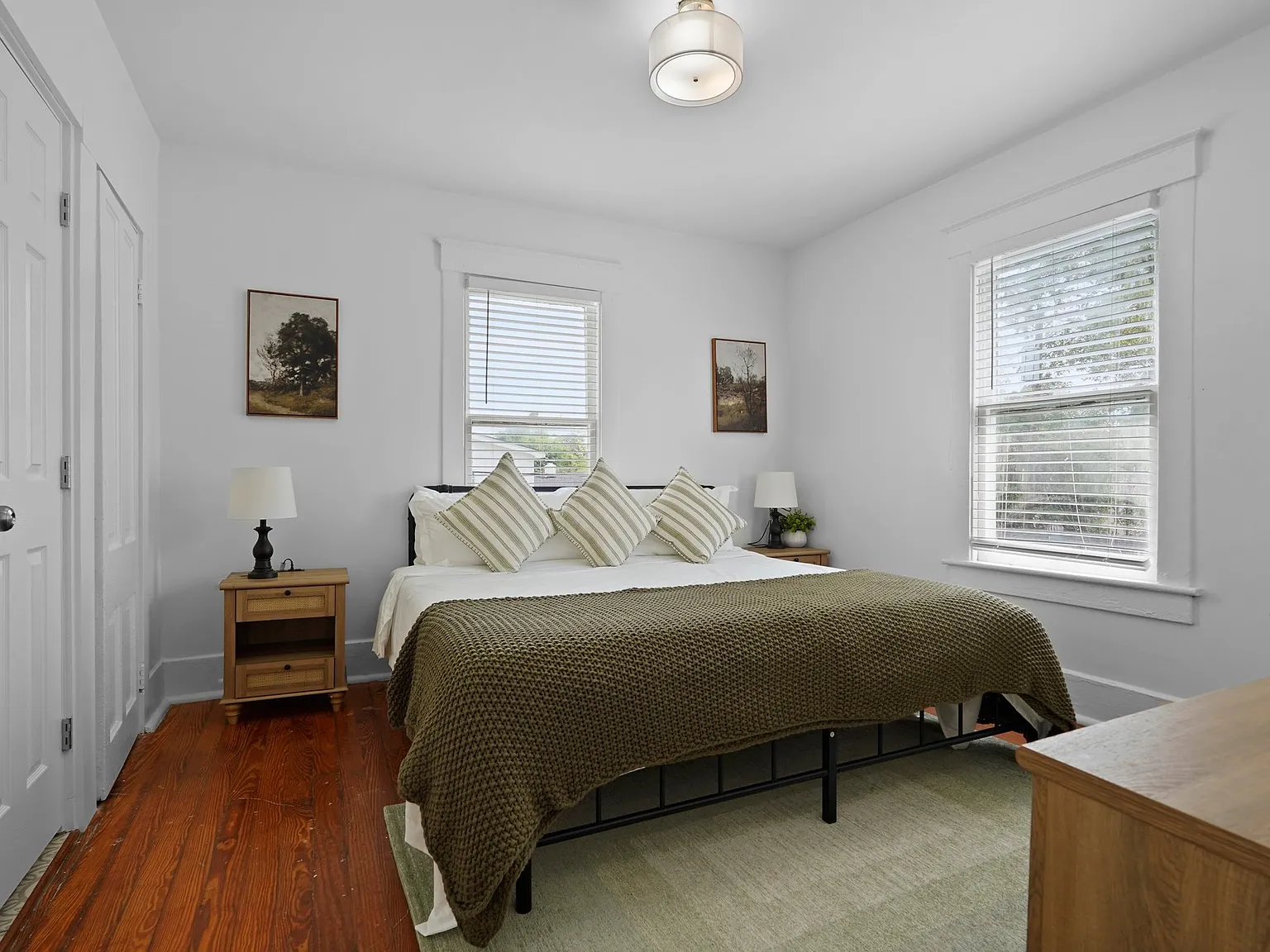 1004 E 33rd St — Photo 3