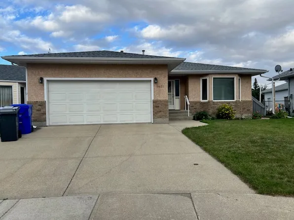 5621 58th Ave, Olds, AB T4H 1K4