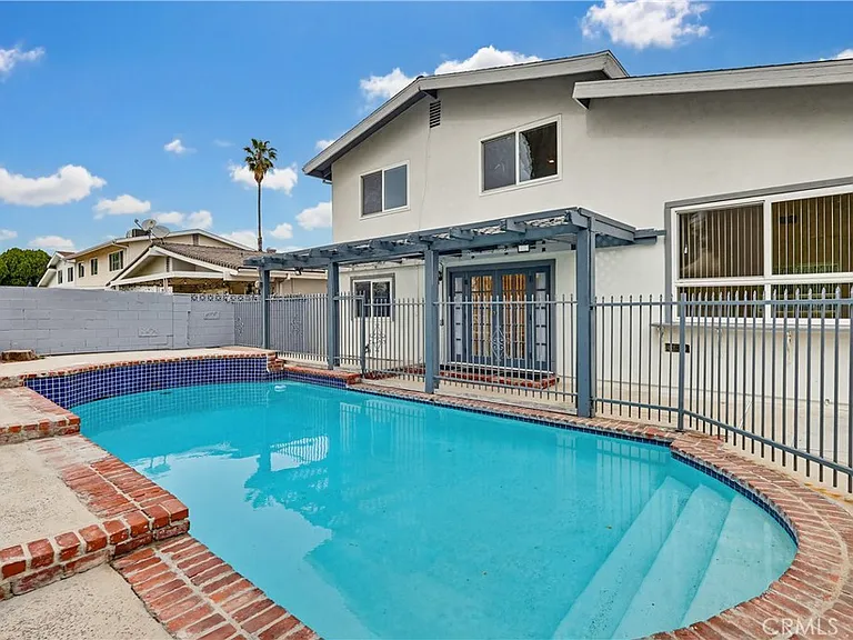 18102 Hatteras St — Photo 34
