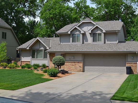 2nd image of 812 N 149th Ave