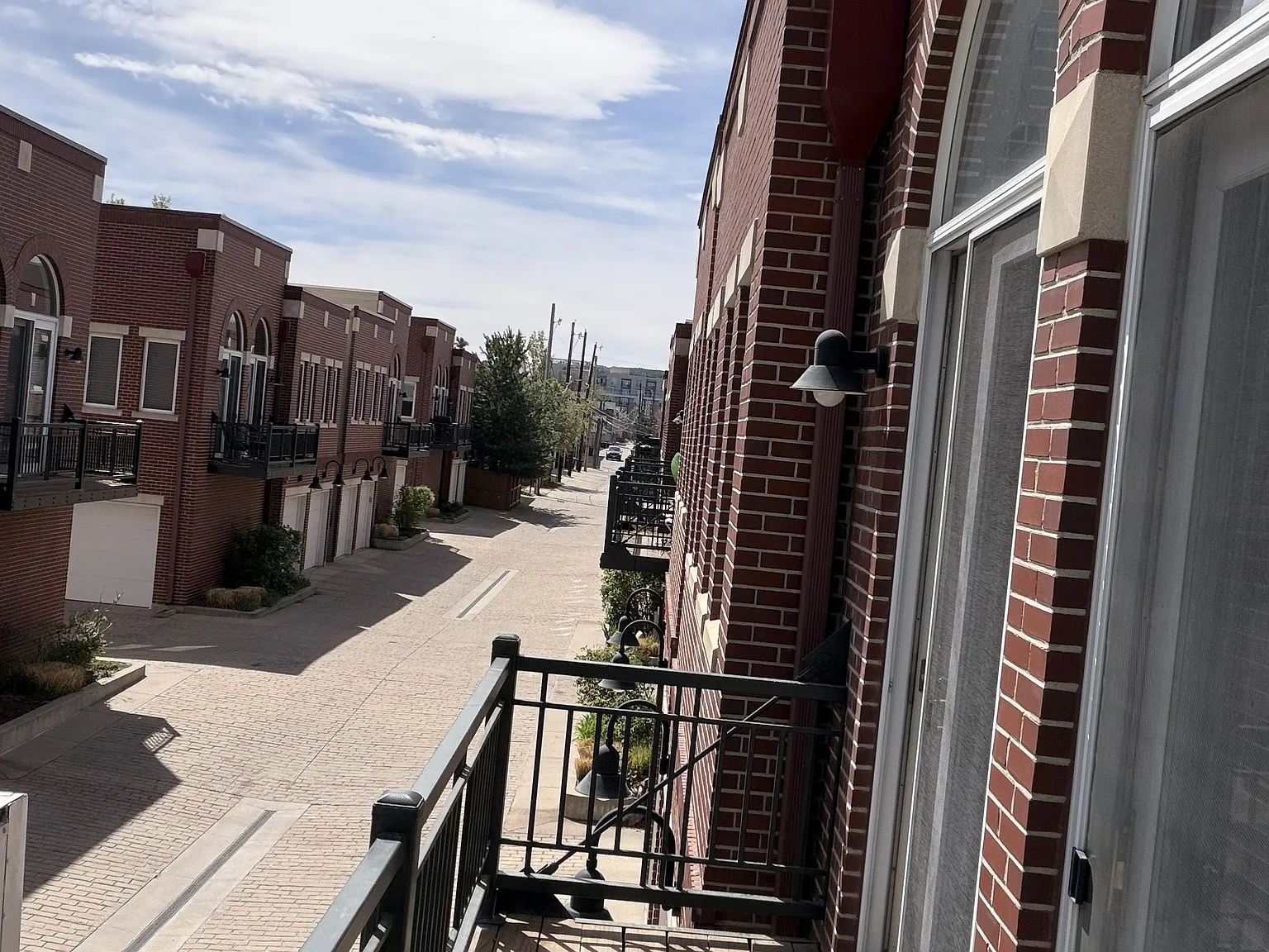 2 bed, 1.5 bath, 1429 sqft, $2,850 — Photo 2
