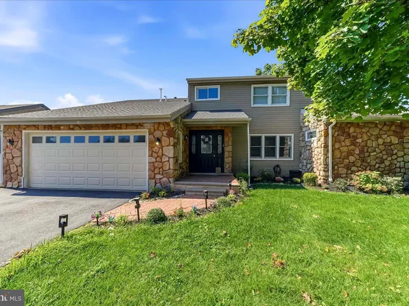 2 Paxon Cir, Broomall, PA 19008